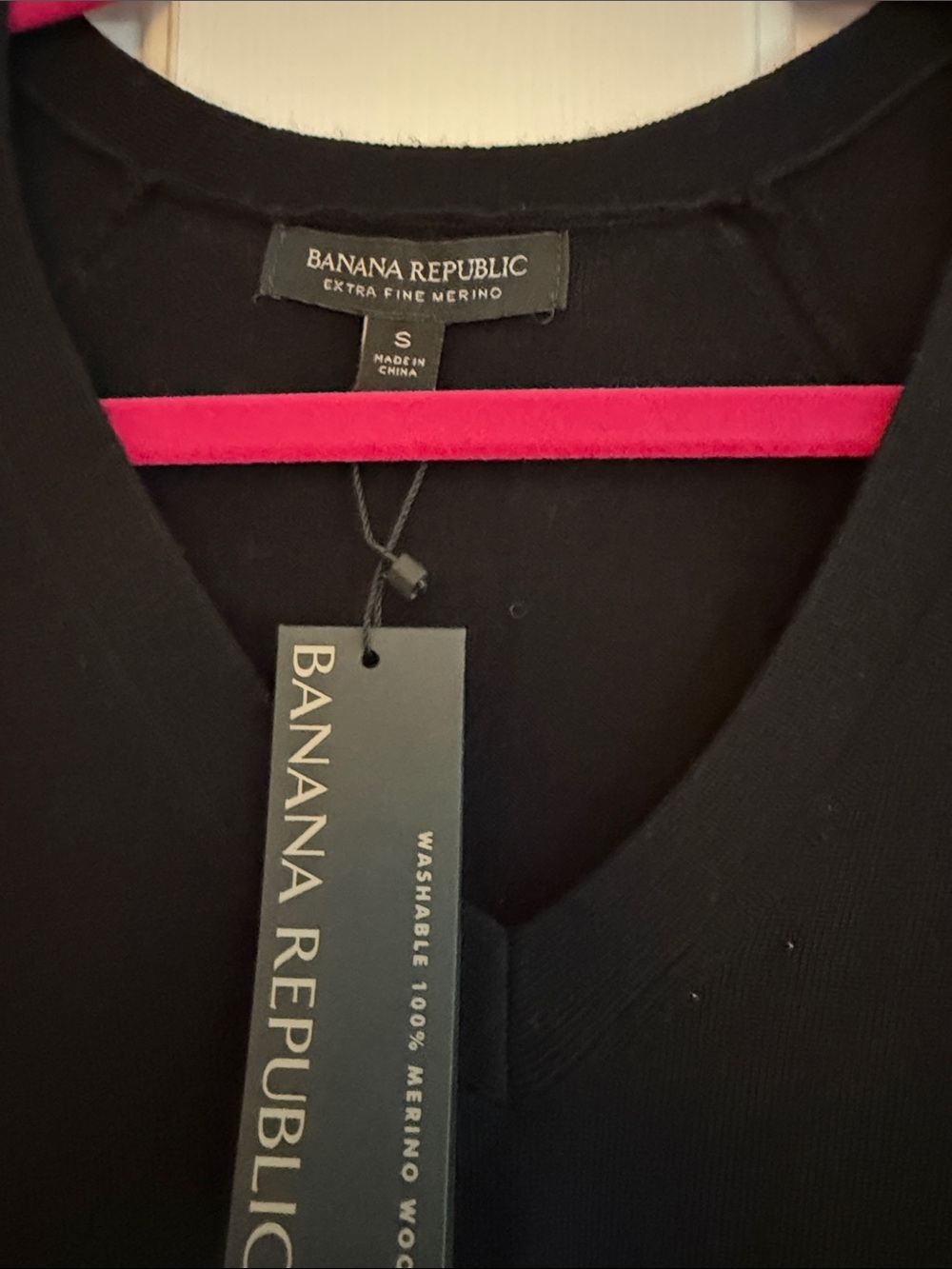 Banana Republic Black V-Neck Long Sleeve Sweater - Picture 2 of 6